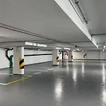 شقة M&m2 Near Center With Free Parking - Ac *