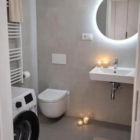 M&m2 Near Center With Free Parking - Ac Apartman Kassa